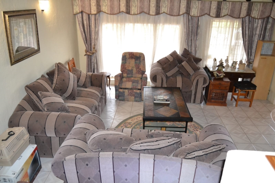 6 Bedroom Property for Sale in Helderkruin Gauteng