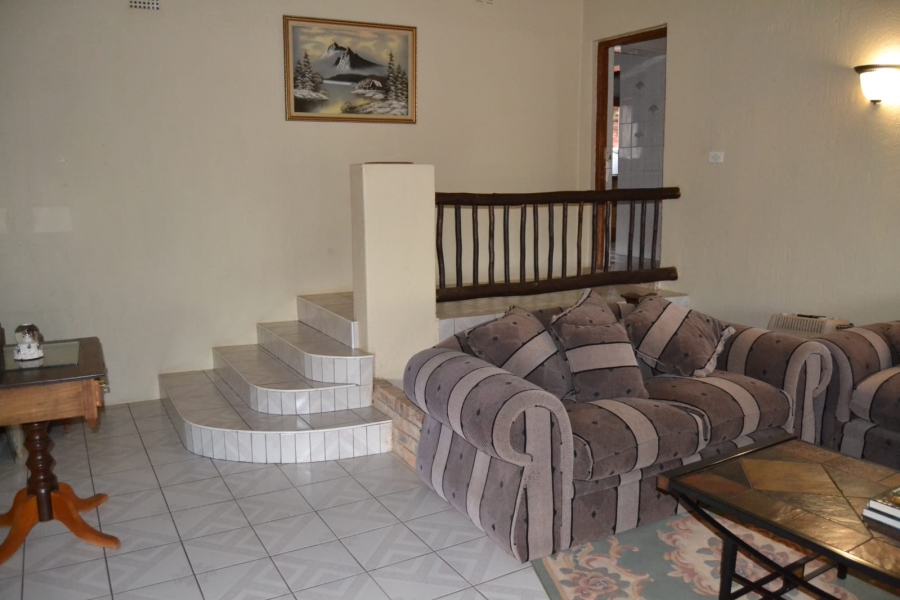 6 Bedroom Property for Sale in Helderkruin Gauteng