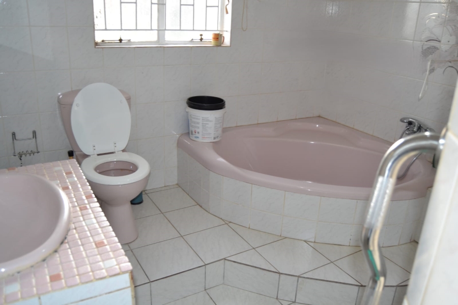 6 Bedroom Property for Sale in Helderkruin Gauteng