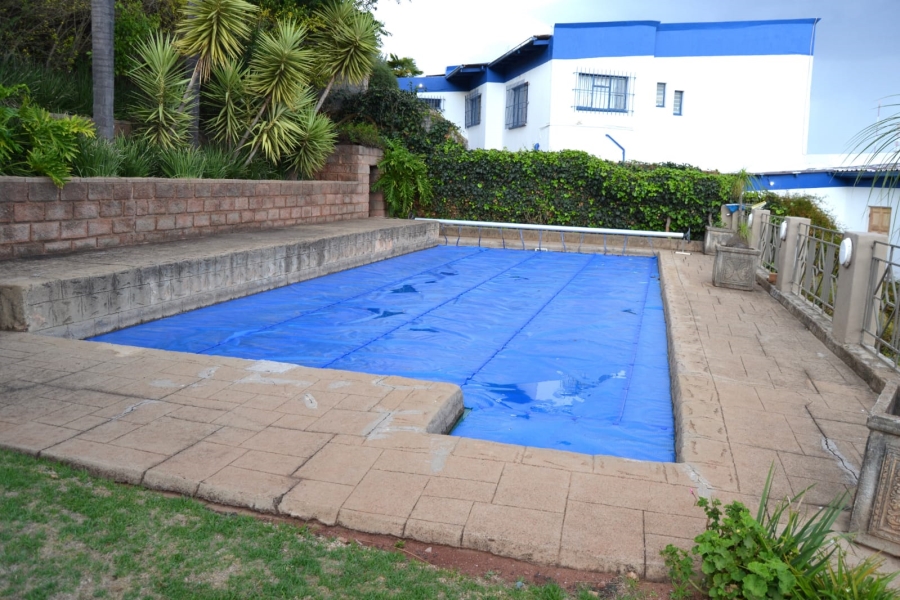 6 Bedroom Property for Sale in Helderkruin Gauteng