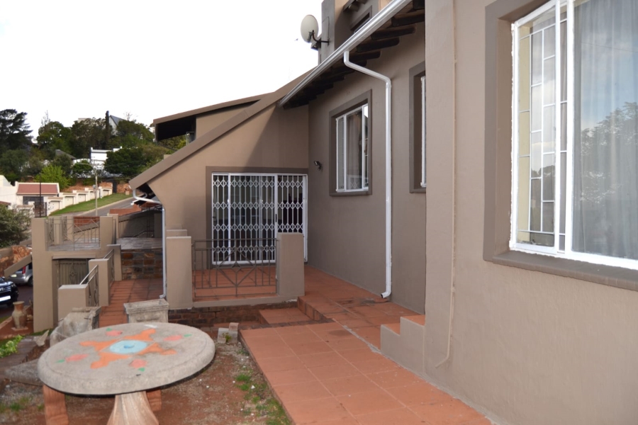 6 Bedroom Property for Sale in Helderkruin Gauteng