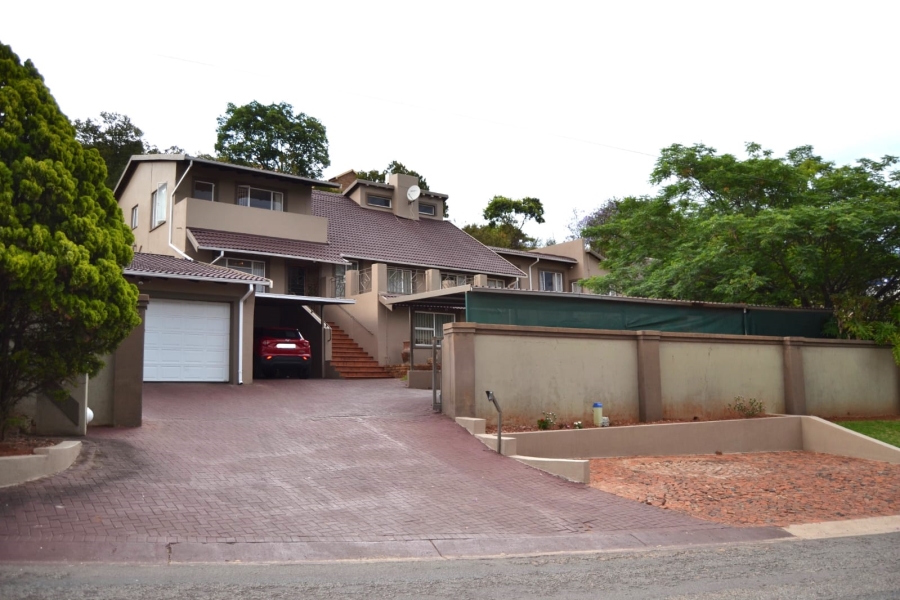 6 Bedroom Property for Sale in Helderkruin Gauteng