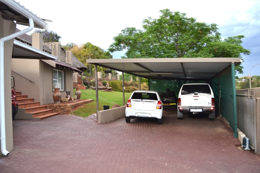 6 Bedroom Property for Sale in Helderkruin Gauteng