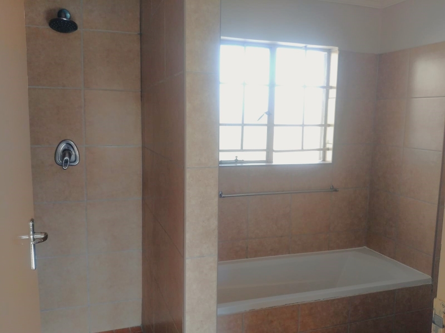 3 Bedroom Property for Sale in Kosmosdal Gauteng