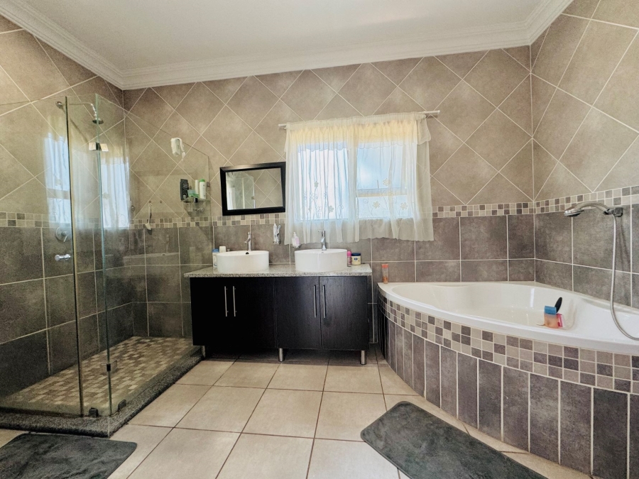 4 Bedroom Property for Sale in Zambezi Country Estate Gauteng