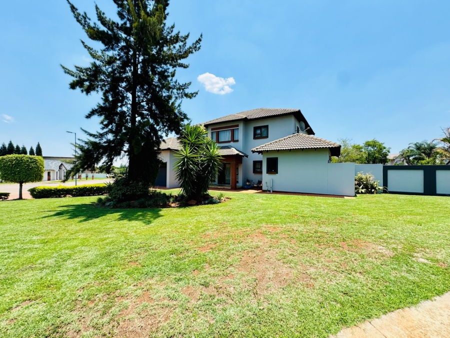 4 Bedroom Property for Sale in Zambezi Country Estate Gauteng