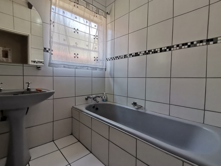 3 Bedroom Property for Sale in Brackenhurst Gauteng