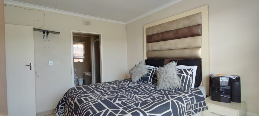 3 Bedroom Property for Sale in Rua Vista Gauteng