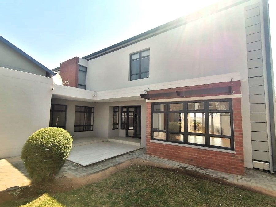 To Let 4 Bedroom Property for Rent in Copperleaf Estate Gauteng