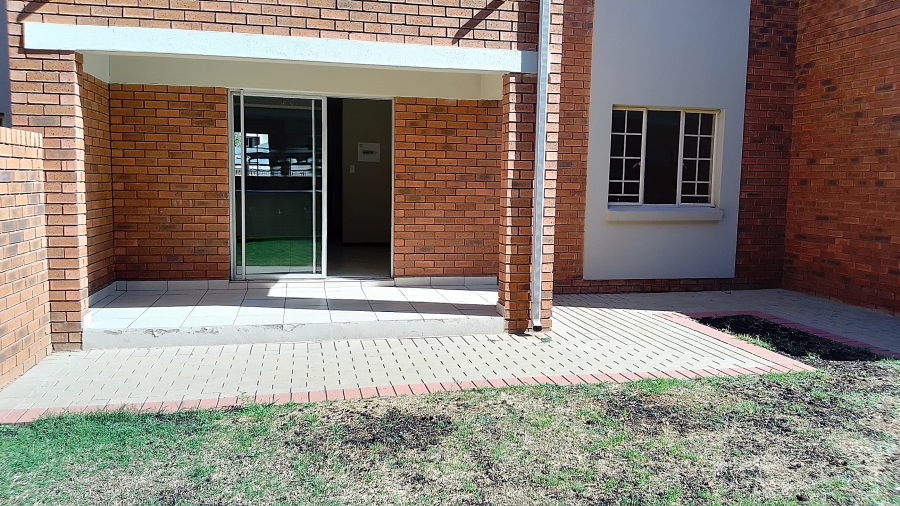 2 Bedroom Property for Sale in Monavoni Gauteng