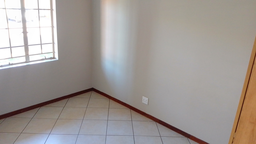 To Let 2 Bedroom Property for Rent in Monavoni Gauteng