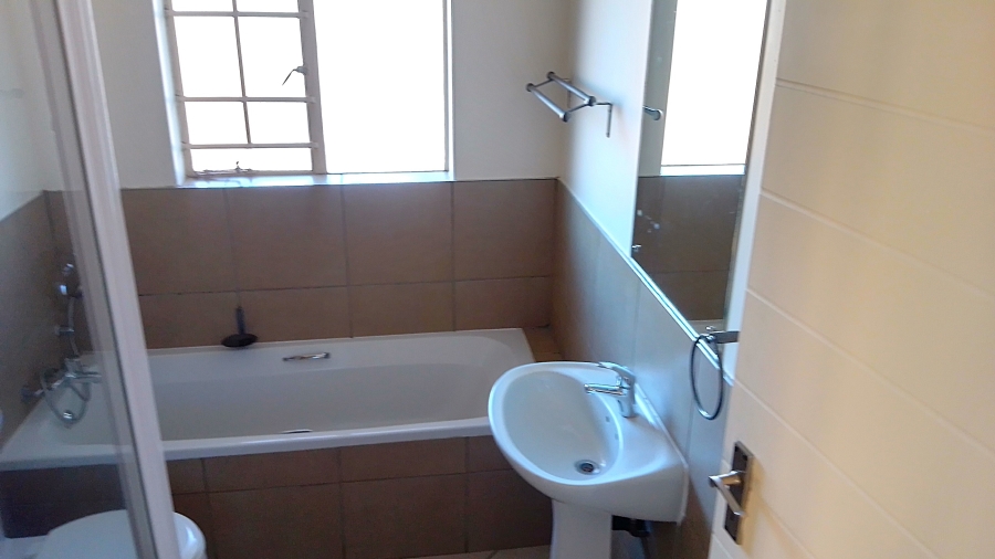 To Let 2 Bedroom Property for Rent in Monavoni Gauteng