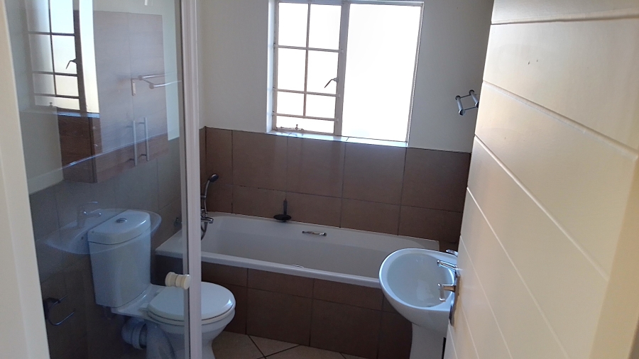 To Let 2 Bedroom Property for Rent in Monavoni Gauteng