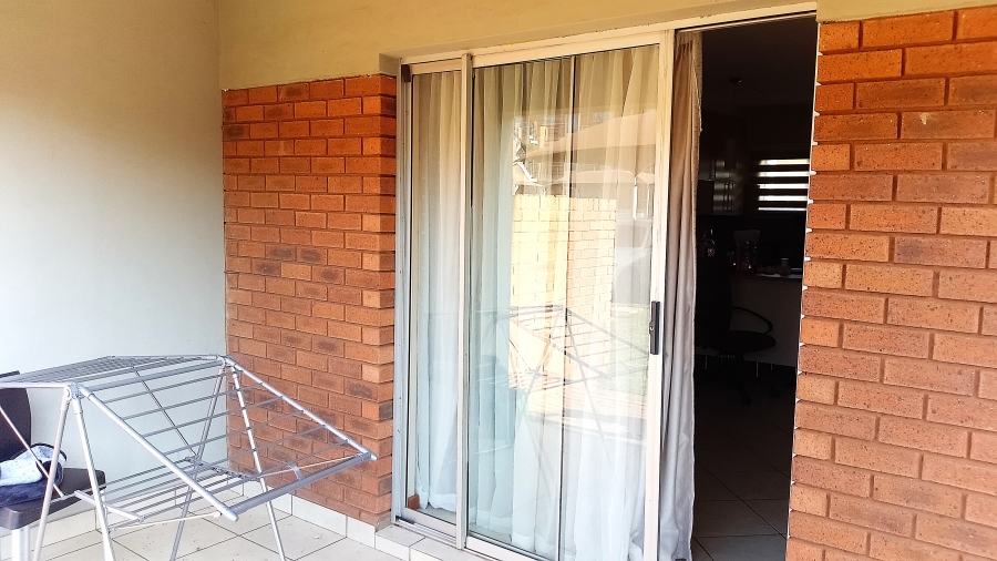 To Let 2 Bedroom Property for Rent in Monavoni Gauteng