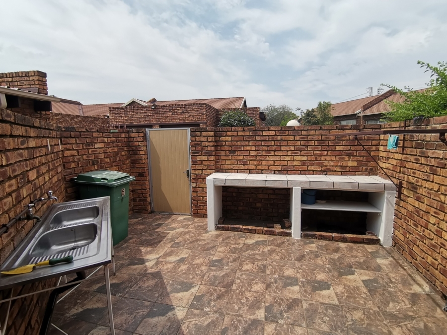 3 Bedroom Property for Sale in Randhart Gauteng