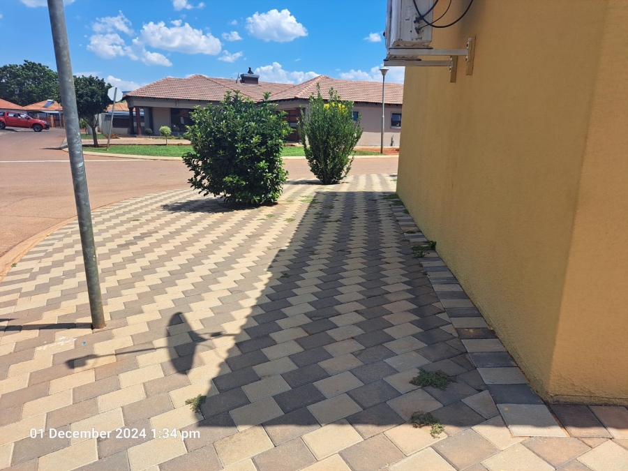 To Let 3 Bedroom Property for Rent in Theresa Park Gauteng