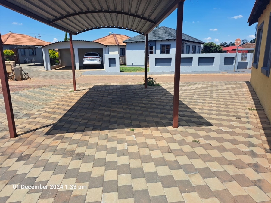 To Let 3 Bedroom Property for Rent in Theresa Park Gauteng