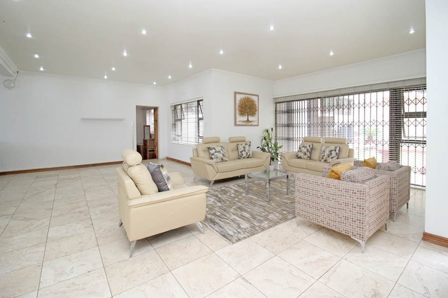 8 Bedroom Property for Sale in Cyrildene Gauteng