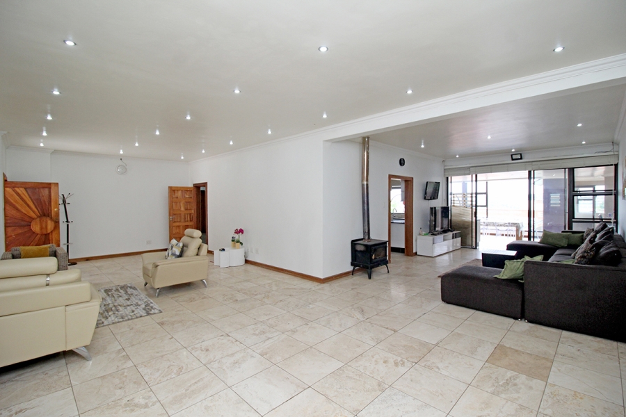 8 Bedroom Property for Sale in Cyrildene Gauteng