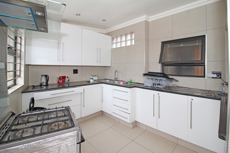 8 Bedroom Property for Sale in Cyrildene Gauteng