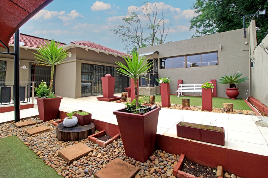 8 Bedroom Property for Sale in Cyrildene Gauteng