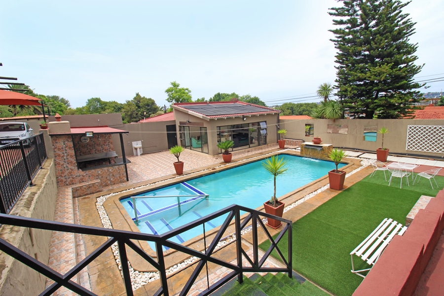 8 Bedroom Property for Sale in Cyrildene Gauteng