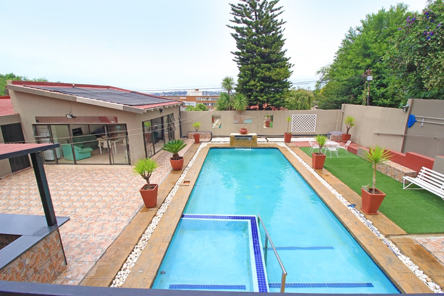 8 Bedroom Property for Sale in Cyrildene Gauteng