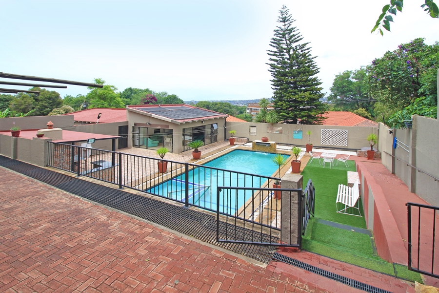 8 Bedroom Property for Sale in Cyrildene Gauteng