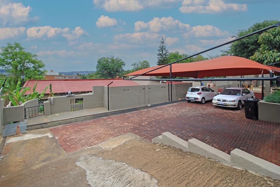 8 Bedroom Property for Sale in Cyrildene Gauteng