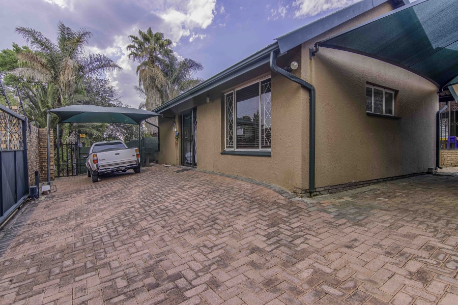 3 Bedroom Property for Sale in Wilro Park Gauteng