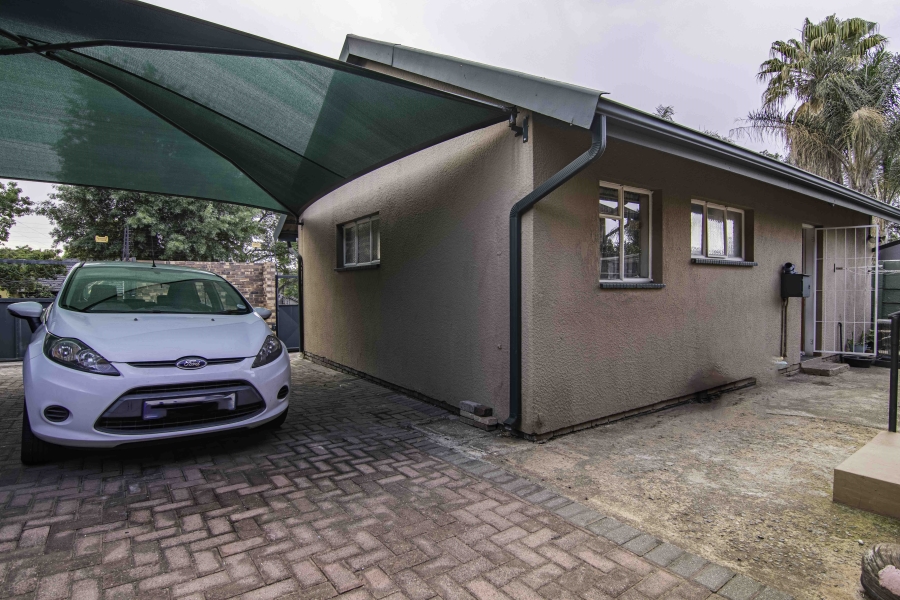 3 Bedroom Property for Sale in Wilro Park Gauteng