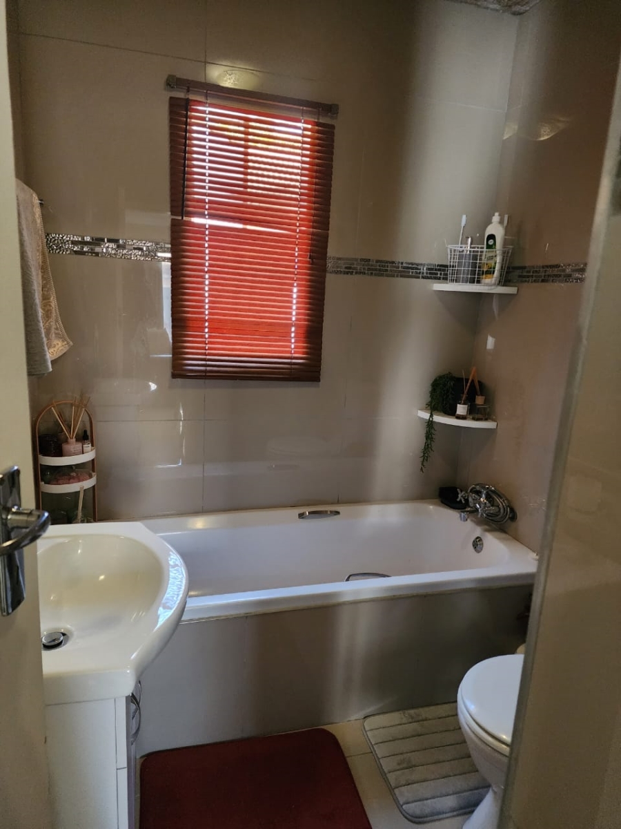 To Let 1 Bedroom Property for Rent in Mooikloof Ridge Gauteng