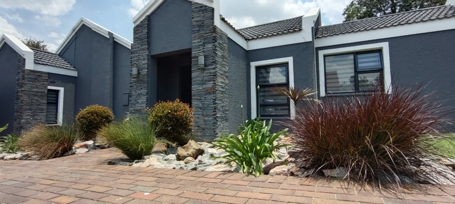 4 Bedroom Property for Sale in Verwoerdpark Gauteng