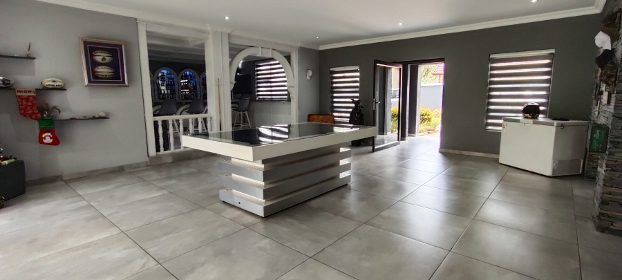 4 Bedroom Property for Sale in Verwoerdpark Gauteng