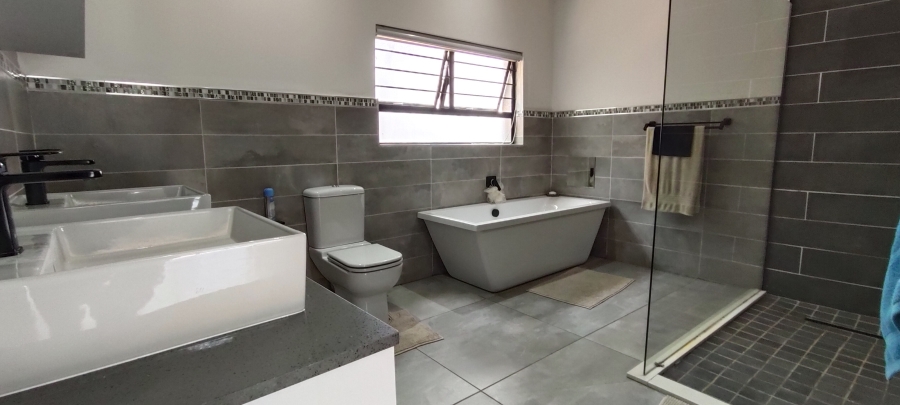 4 Bedroom Property for Sale in Verwoerdpark Gauteng