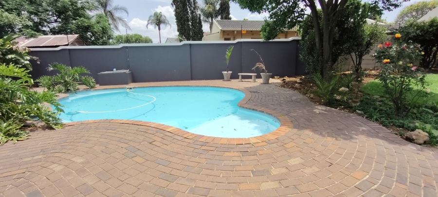 4 Bedroom Property for Sale in Verwoerdpark Gauteng