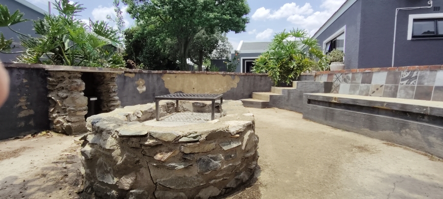 4 Bedroom Property for Sale in Verwoerdpark Gauteng