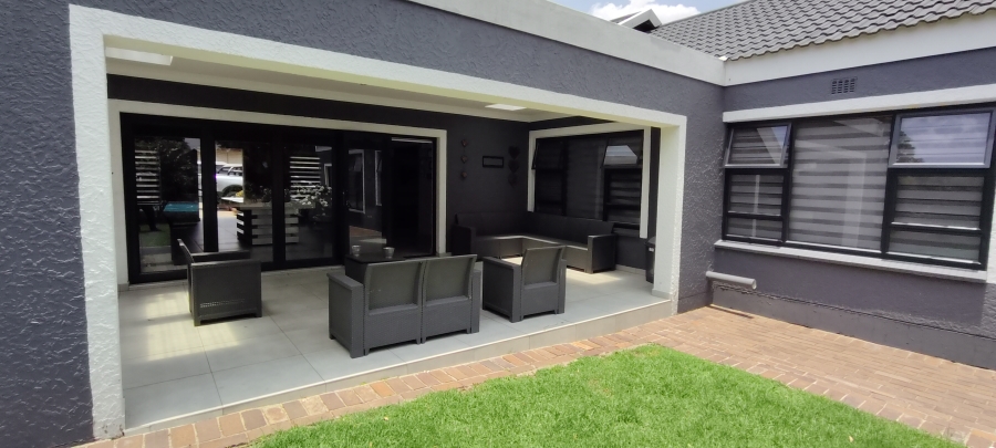 4 Bedroom Property for Sale in Verwoerdpark Gauteng