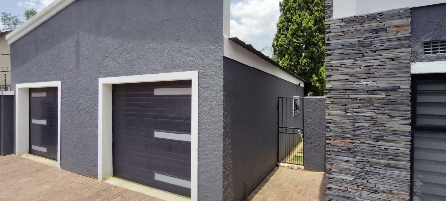 4 Bedroom Property for Sale in Verwoerdpark Gauteng