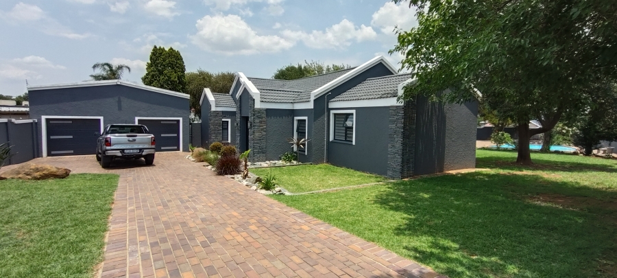 4 Bedroom Property for Sale in Verwoerdpark Gauteng