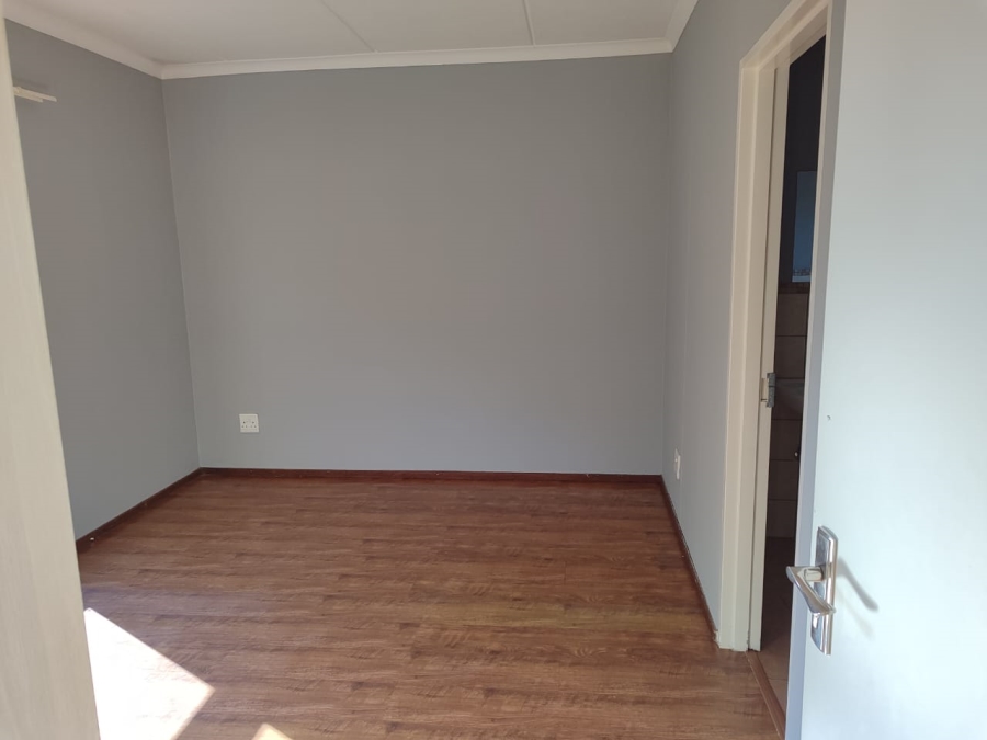 2 Bedroom Property for Sale in Noordwyk Gauteng