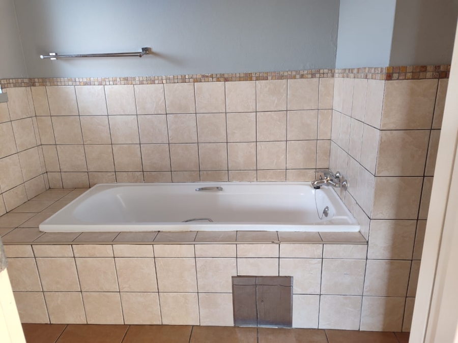 2 Bedroom Property for Sale in Noordwyk Gauteng