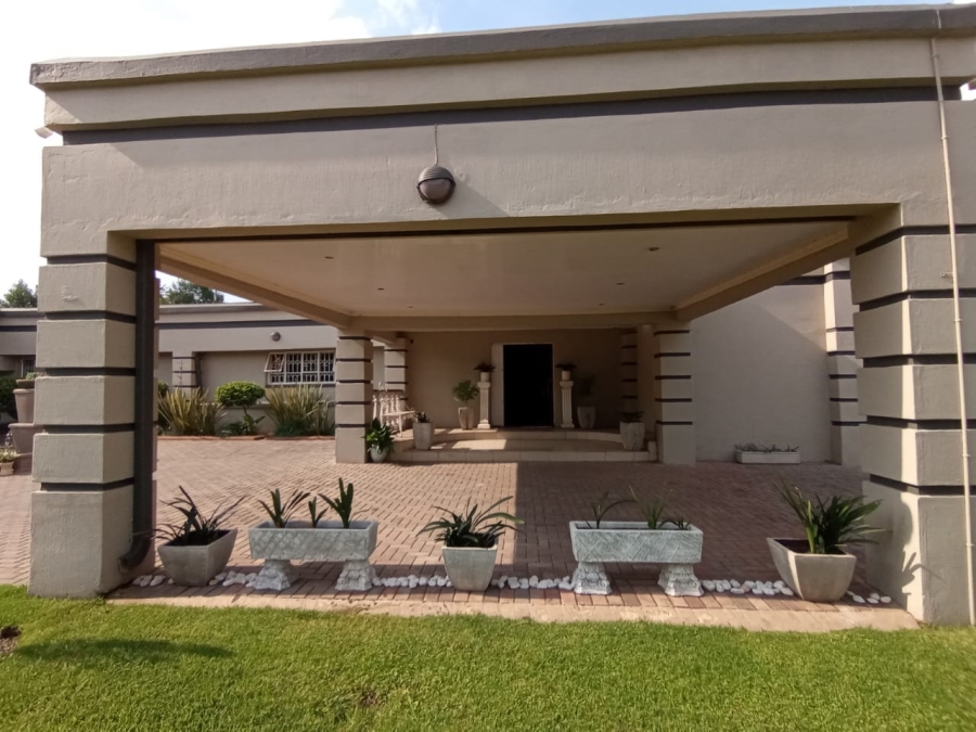 4 Bedroom Property for Sale in Three Rivers Proper Gauteng