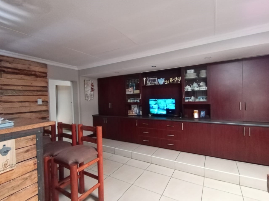 4 Bedroom Property for Sale in Three Rivers Proper Gauteng