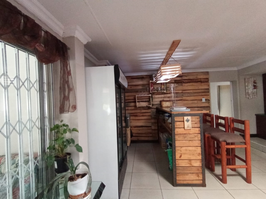 4 Bedroom Property for Sale in Three Rivers Proper Gauteng