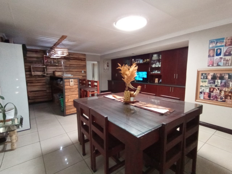 4 Bedroom Property for Sale in Three Rivers Proper Gauteng