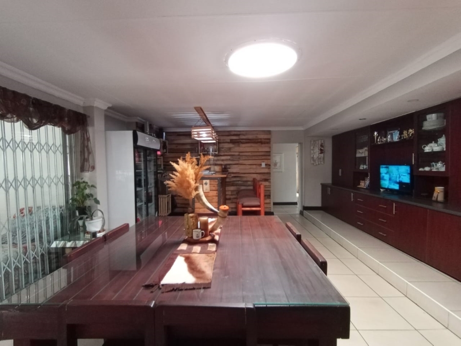 4 Bedroom Property for Sale in Three Rivers Proper Gauteng