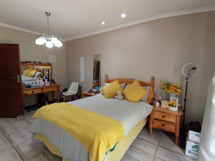 4 Bedroom Property for Sale in Three Rivers Proper Gauteng