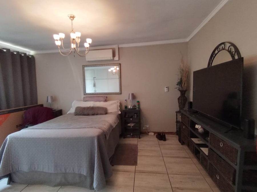 4 Bedroom Property for Sale in Three Rivers Proper Gauteng