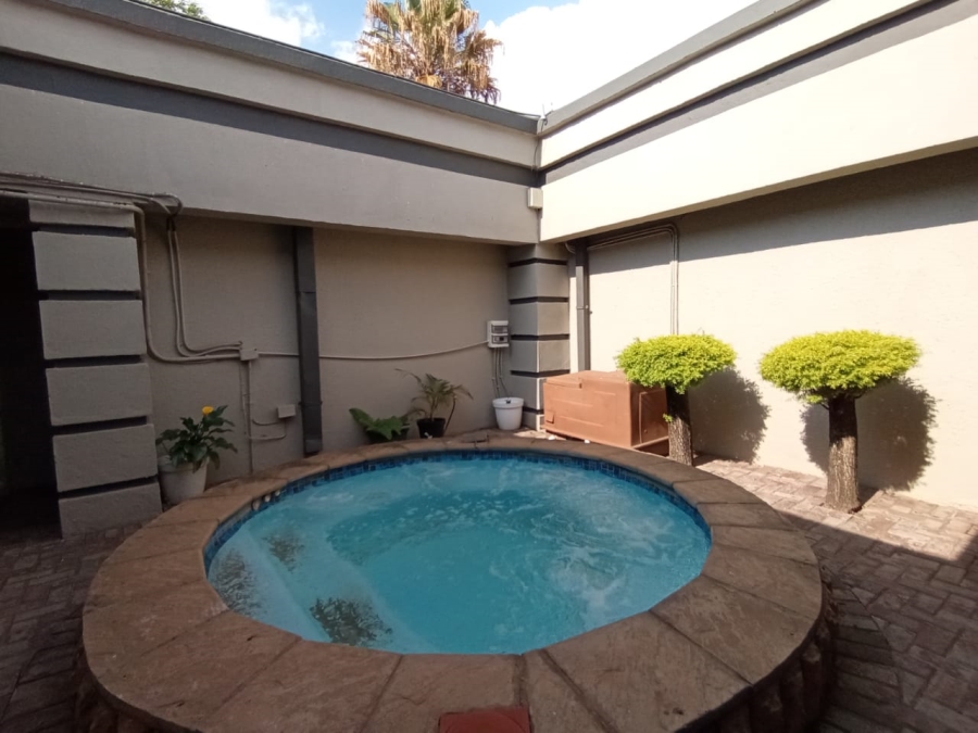 4 Bedroom Property for Sale in Three Rivers Proper Gauteng